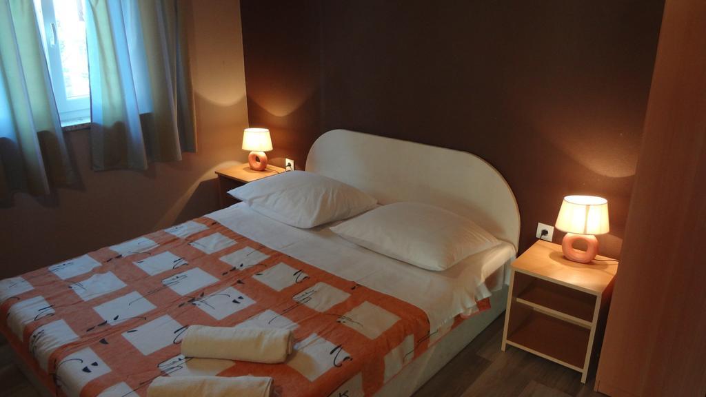 Apartments Laura I Angelina Tribunj  Bilik gambar