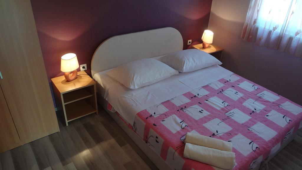 Apartments Laura I Angelina Tribunj  Bilik gambar