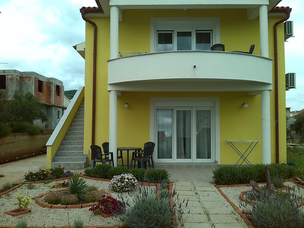 Apartments Laura I Angelina Tribunj  Bilik gambar